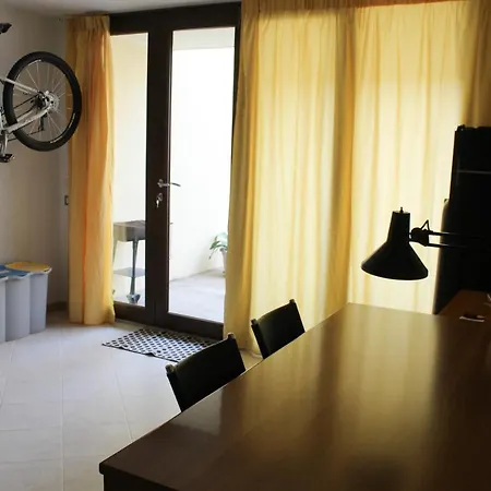Appartamento Indipendente A Elmas A 5' Aeroporto Apartament