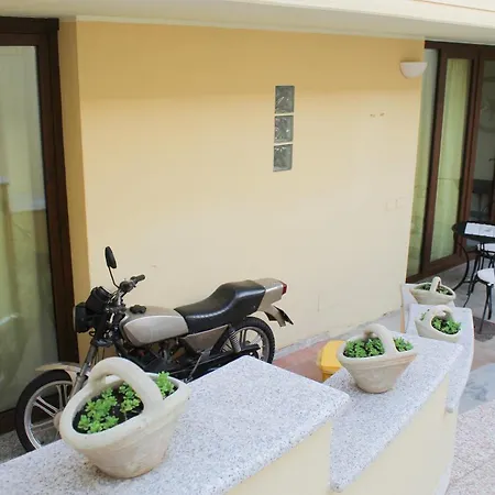 Apartament Appartamento Indipendente A Elmas A 5' Aeroporto *