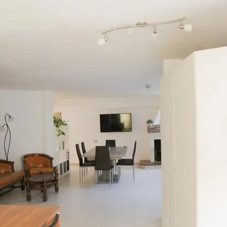 Appartamento Indipendente A Elmas A 5' Aeroporto Apartament